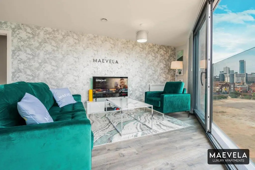 MAEVELA Apartments - Luxury Top Floor Penthouse - With Parking - 2 Bedroom New Build Apartment ✪ City Centre, Digbeth ✓ With Huge Patio Sliding Doors - CITY VIEW - ROOFTOP TERRACE - PS4 & Smart TV's