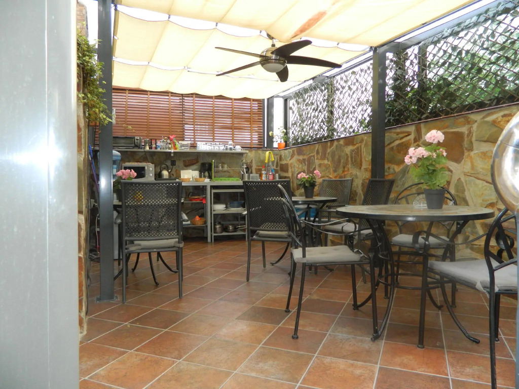 Hostal House