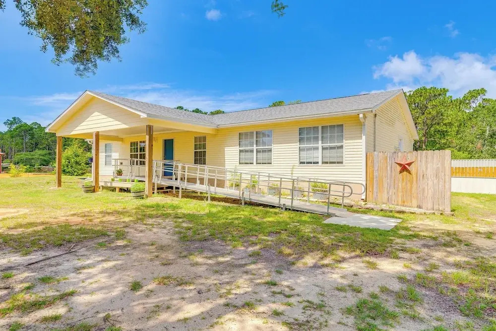 5 Mi to Navarre Beach: Home w/ Game Room & Yard