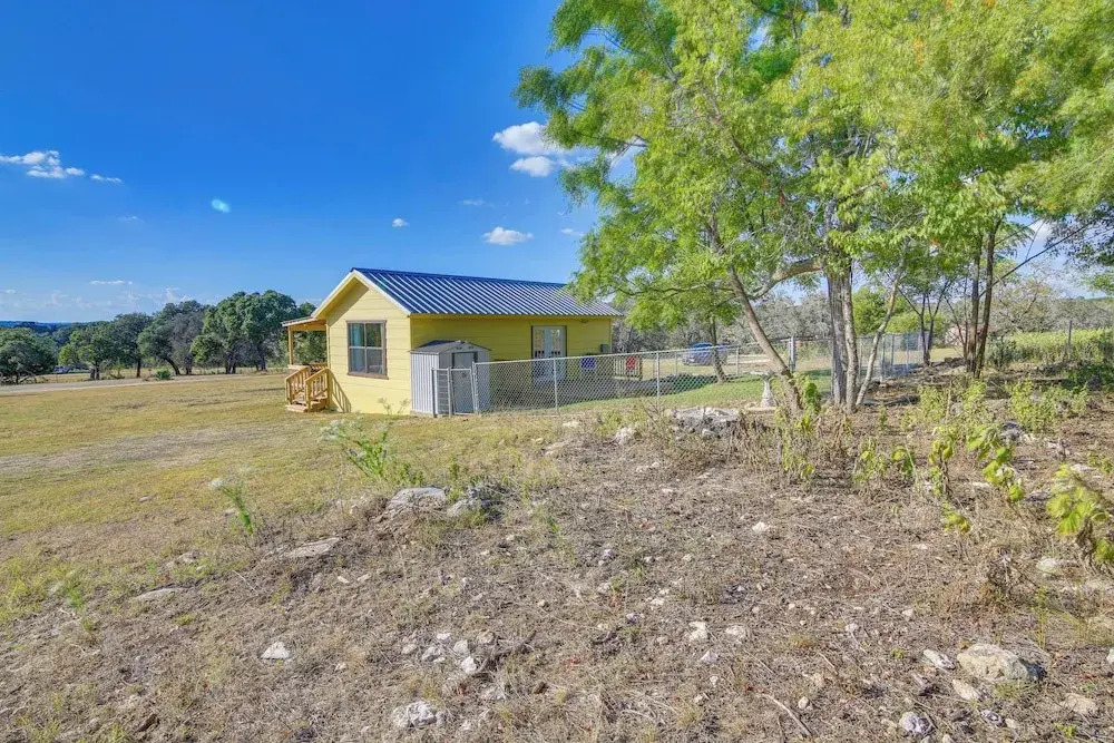 Ranch Cabin w/ Decks, 10 Mi to Fredericksburg
