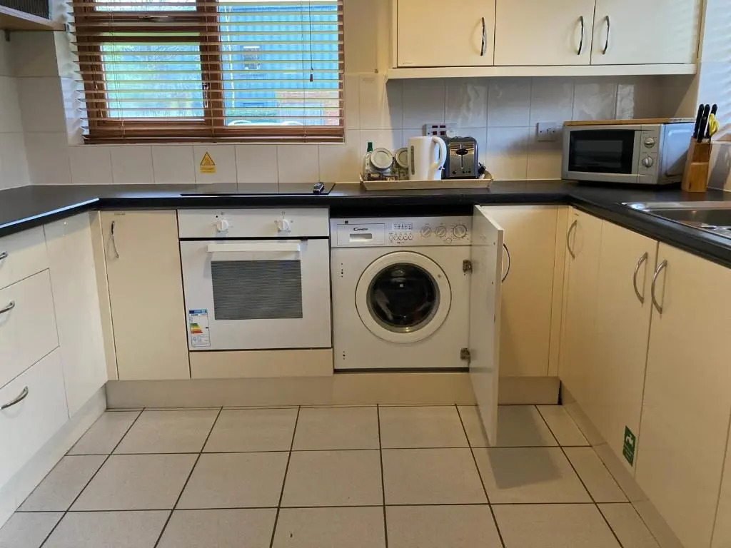 CV225AA Ground-Floor Flat Near Rugby School Self Check-in