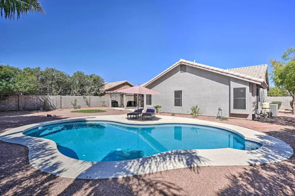Pool, Putting Green & Furnished Patio: Phoenix Gem