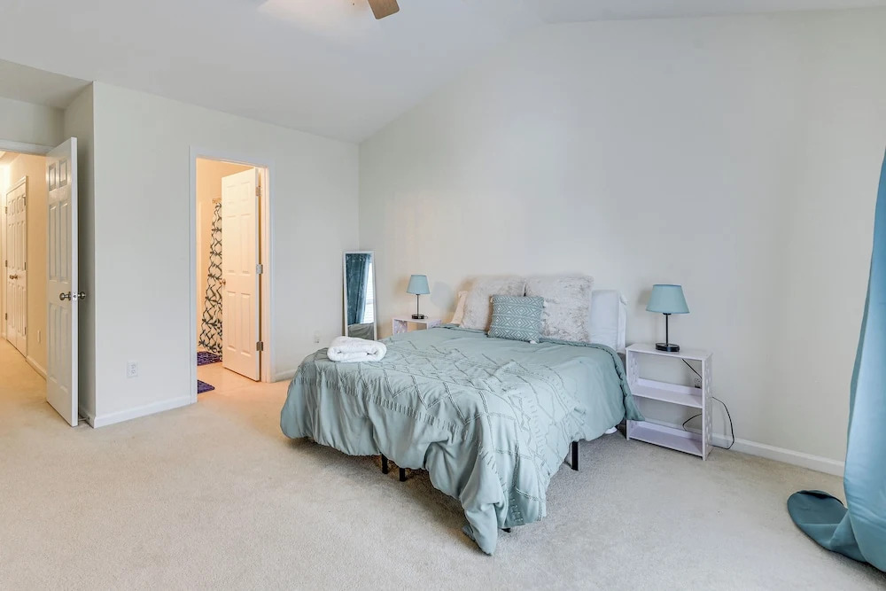 Dog-friendly Townhome w/ Patio in Charlotte Area!