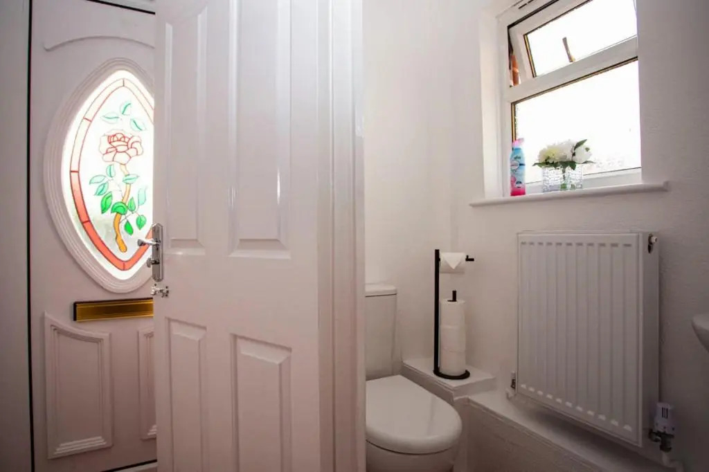 Cozy 3-bedroom Home in Luton
