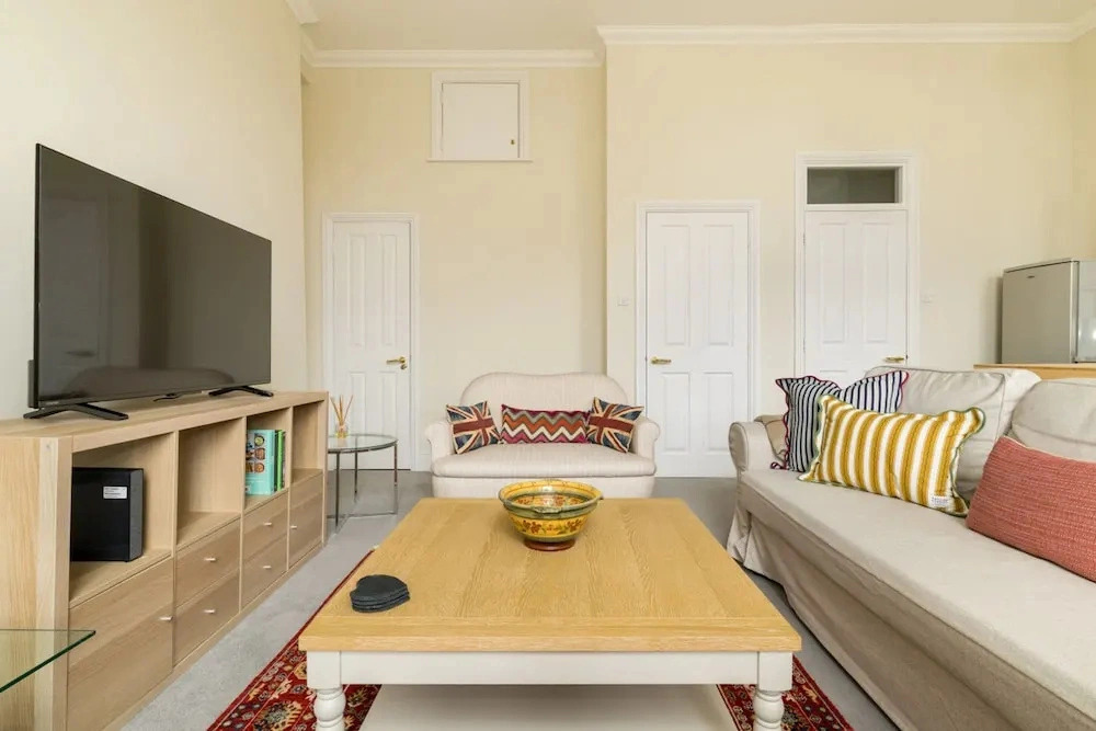 The Neutral Nest 1 BR in the Heart of Notting Hill