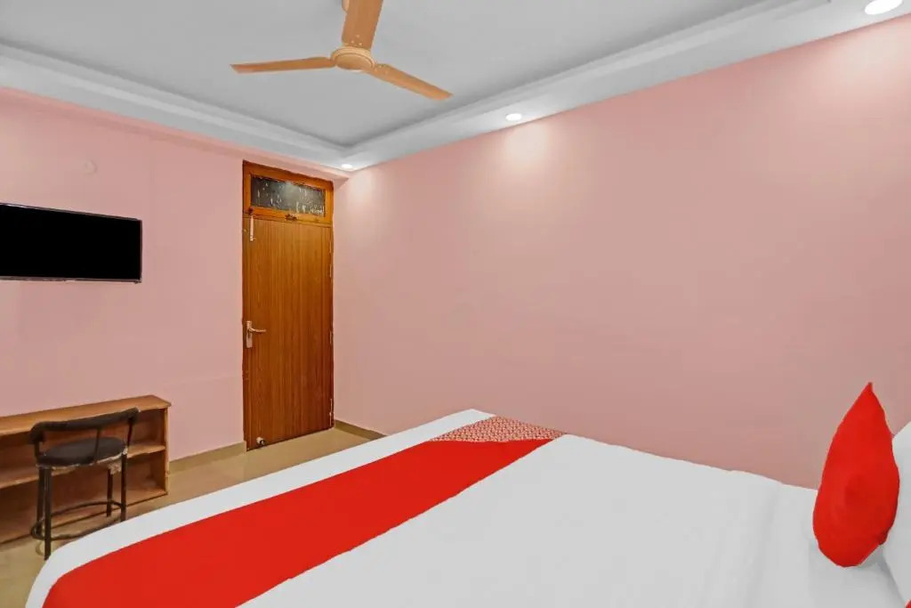 OYO 85984 Hotel Happy Spring