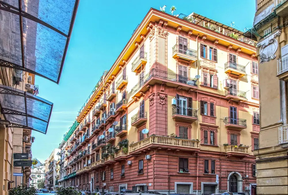 Ferdinando Arthouse Oversized Modern Apartment