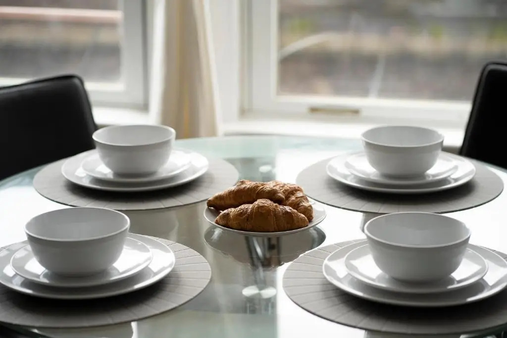 GreenStar Apartments - Short Walk Away Into Dundee City Centre - 6 Individual Properties from 1 to 3 Bedrooms - Short & Long Stay Offers