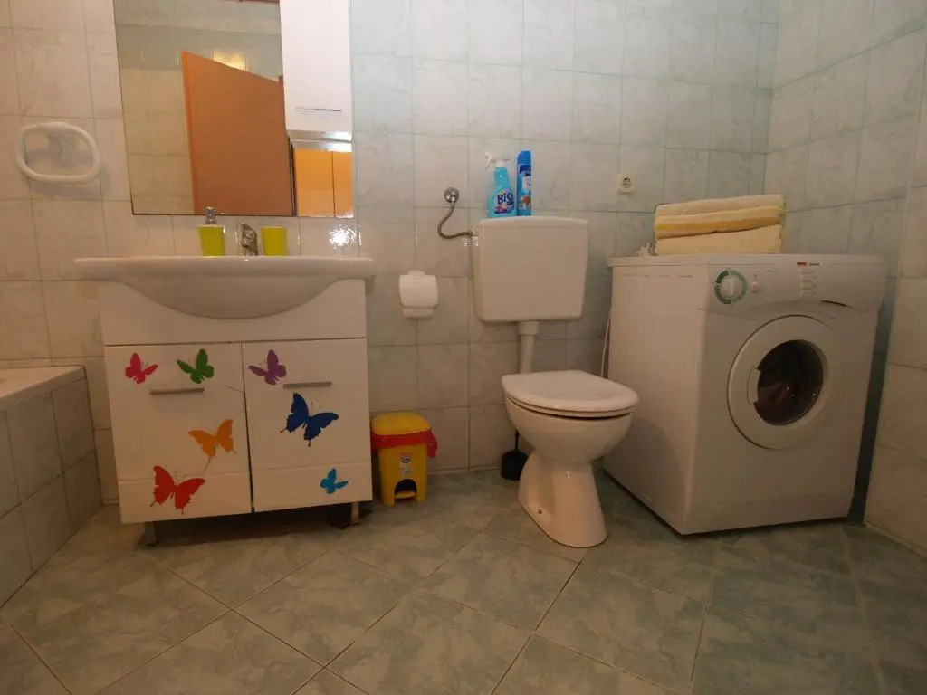 Apartment 958