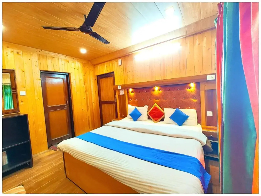 1 BR Boutique stay in Mall road, Nanital (761A), by GuestHouser