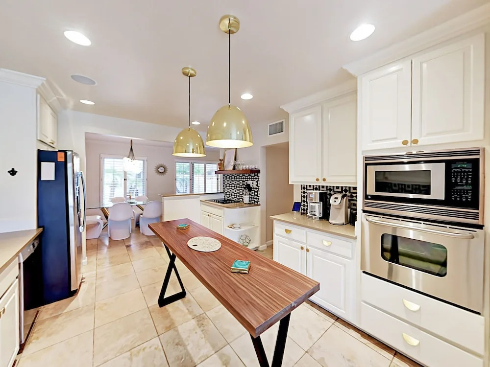 Ultra-Posh - 3 Br Home