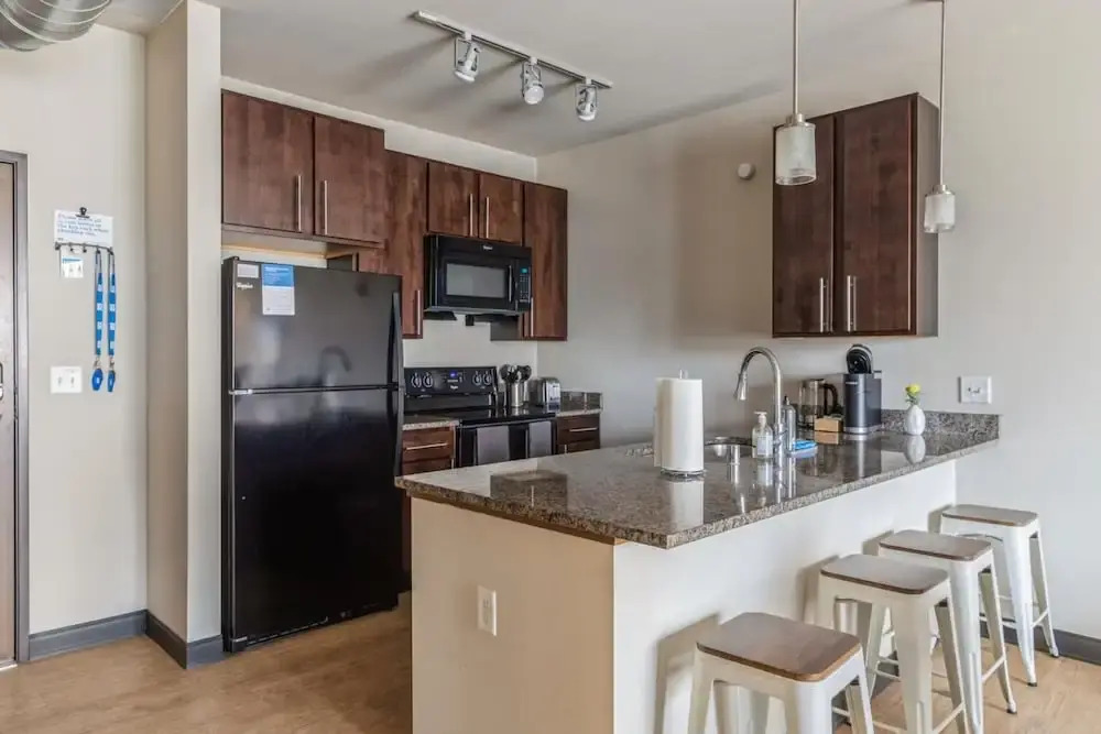 Milwaukee Adorable 1BD 1BA Downtown Apartment