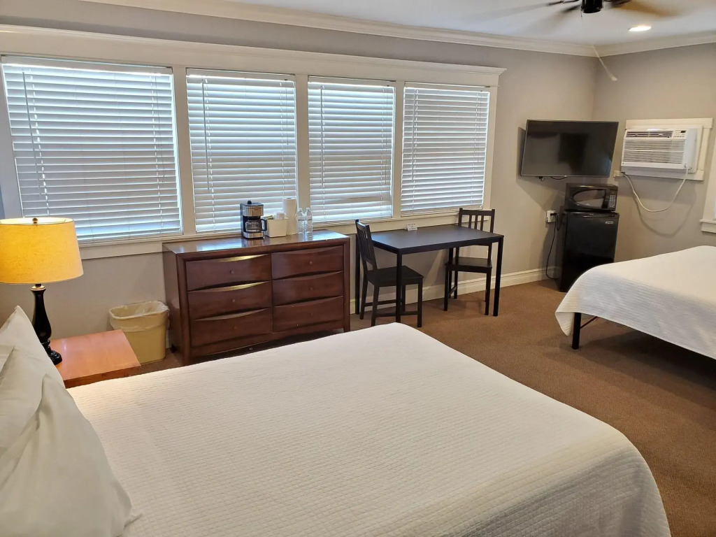 Coronado Island Inn