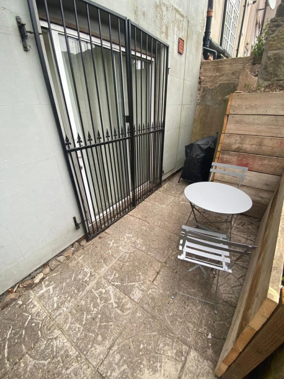 Remarkable Apartment in Oxton With Outside Space