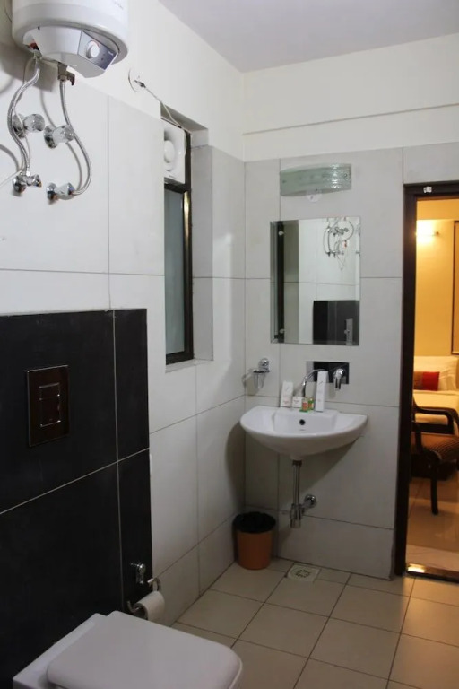 Hotel R K Palace - Simple Stay Royal Comfort