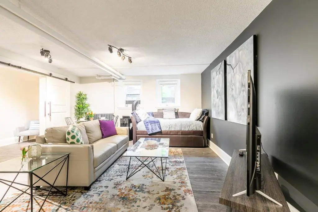 2BR Boutique Condo-prime Location DT Hamilton