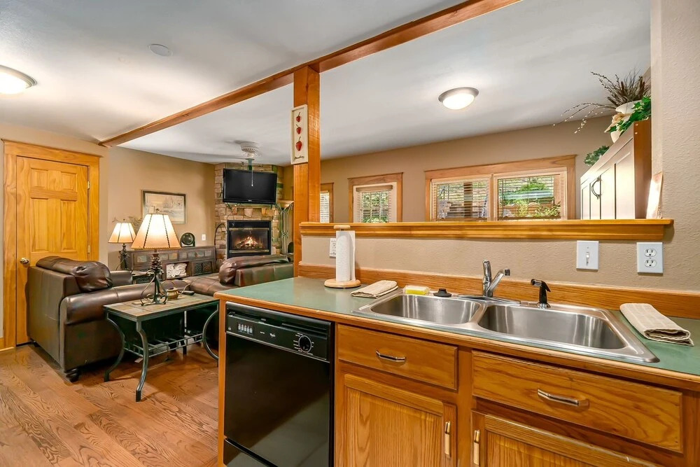 Hallett Peak 101 2 Bedroom Condo by RedAwning