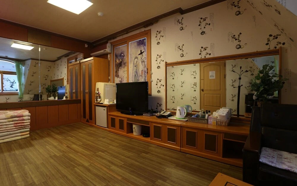 Gangneung Palace