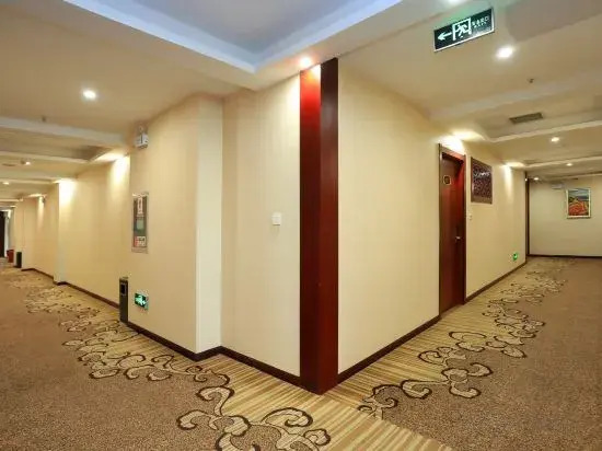 809 Pinghu Holiday Hotel (Yichang Xiaoxita Three Gorges International Tourism Tea City)