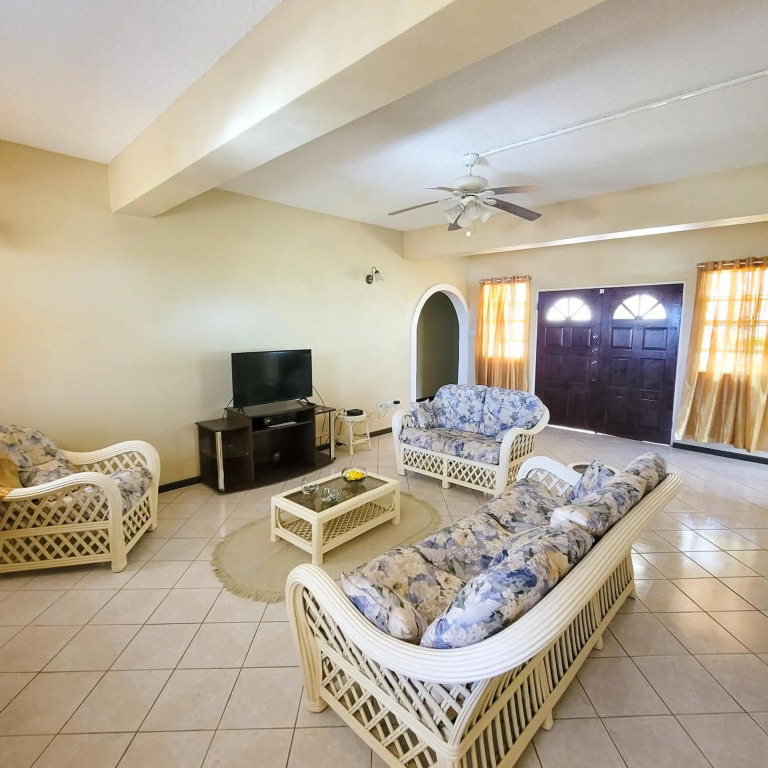 Venance Grand Yer apt 2 Enjoys Sea Views in Rodney Heights