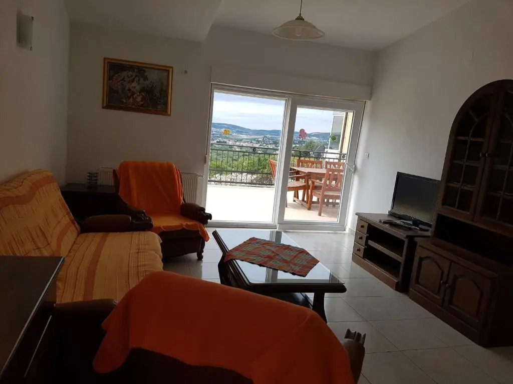 Apartments and rooms Niki 2