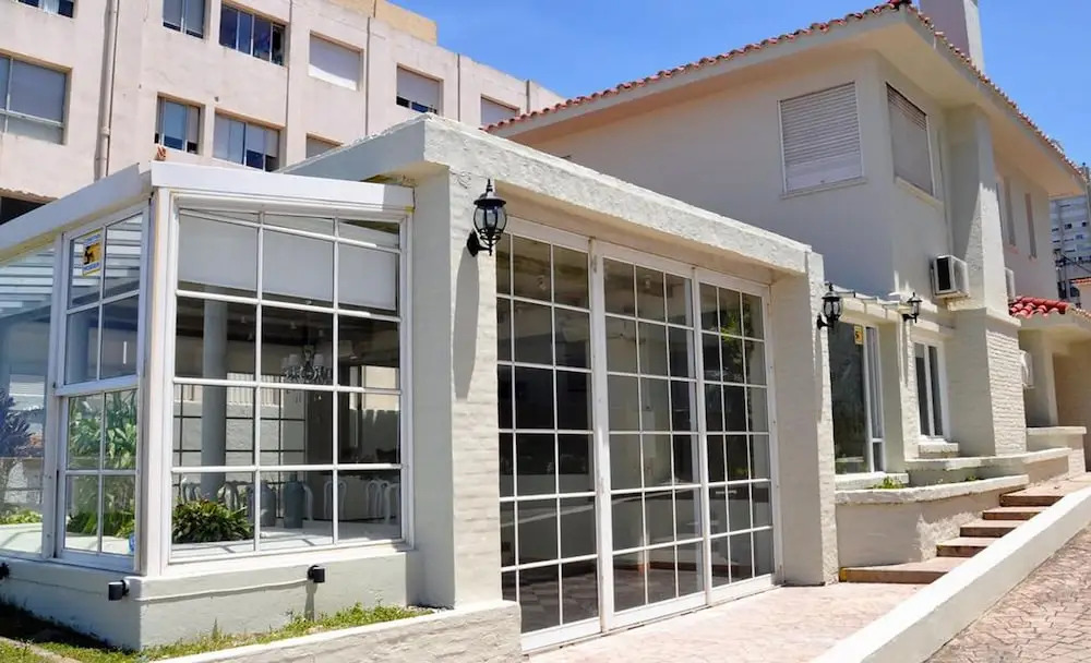 Alevines Playa el Emir Hostel & Suites
