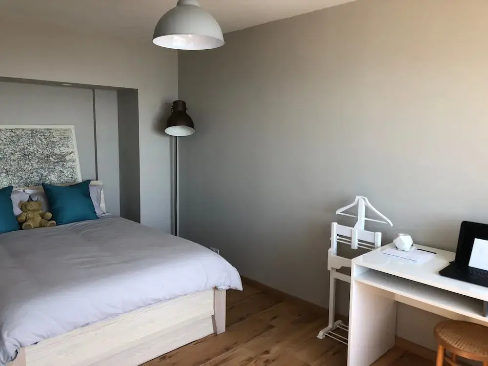 2 Bedroom Flat With Stunning Sea Views and Balcony