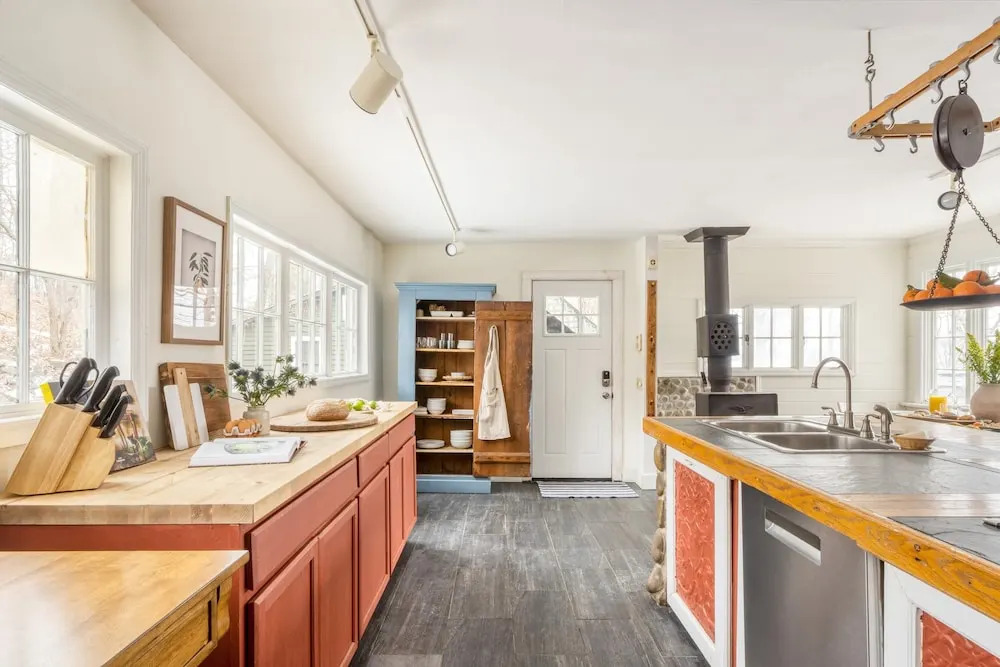 River Lodge by Avantstay 11 BR Historic Estate w/ Pool & Views of Hudson!
