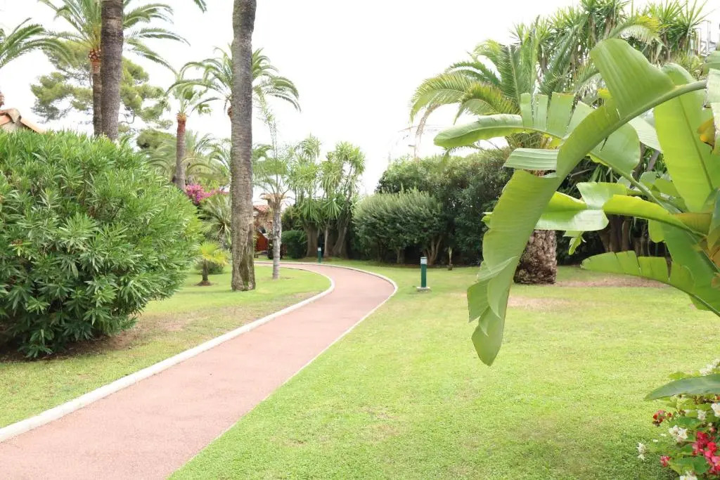 Sea side 2 bedroom with heated pool 322