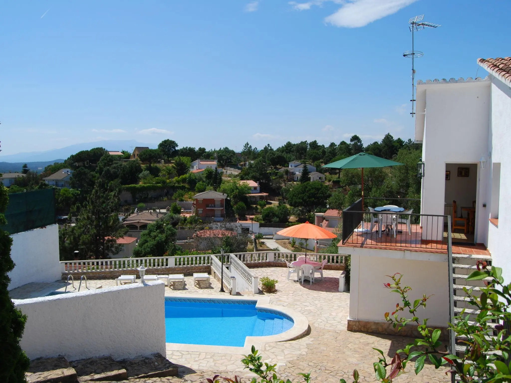 Tempting Villa in Lloret de Mar with Private Swimming Pool