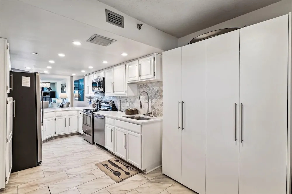 Inlet Reef 518 2 Bedroom Condo by RedAwning