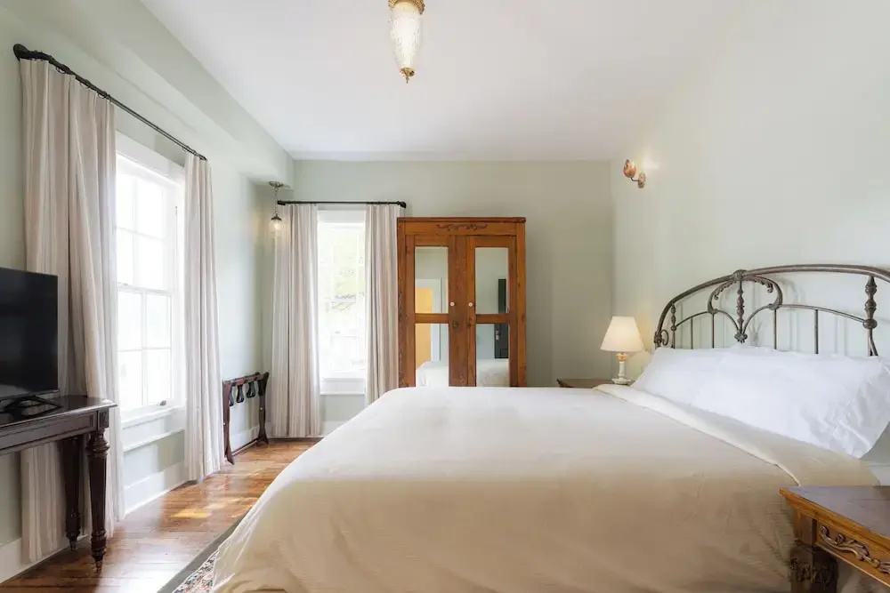 The NuWray Hotel & Carriage House