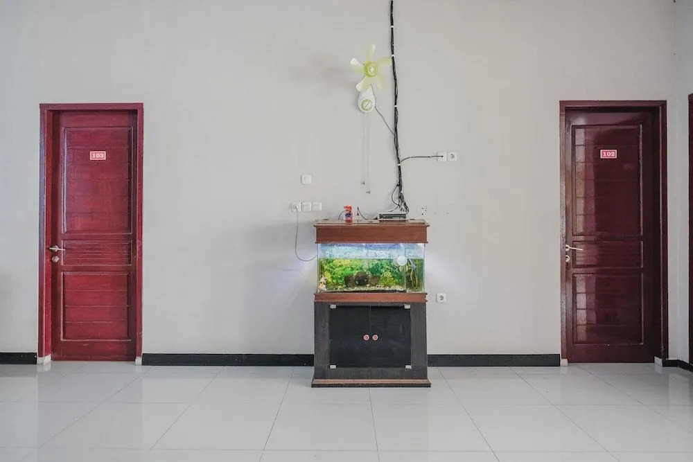 RedDoorz Syariah at Hotel Grand Mentari
