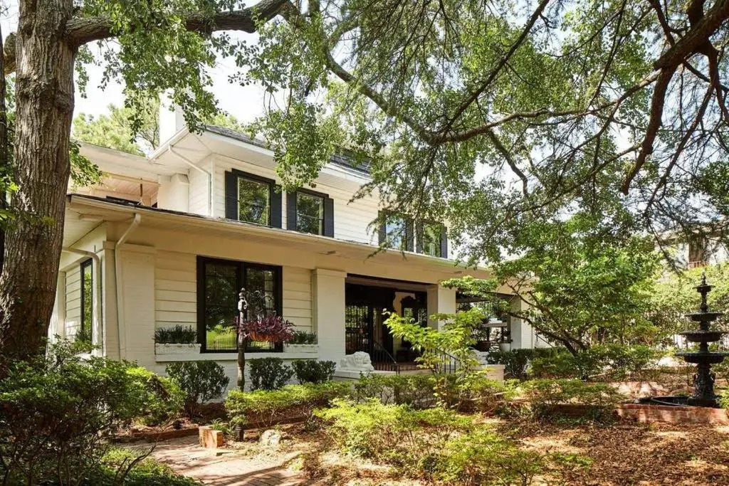 Apt2 Edenbrae - Walkable Southern Gothic Mansion