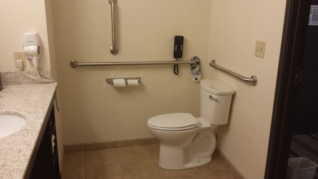 Holiday Inn Express & Suites Emporia Northwest by IHG