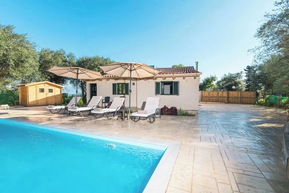 Villa Taxiarchis by Corfuescapes
