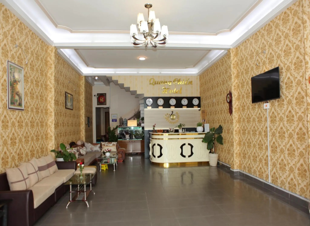 Quang Chien Hotel by Zuzu