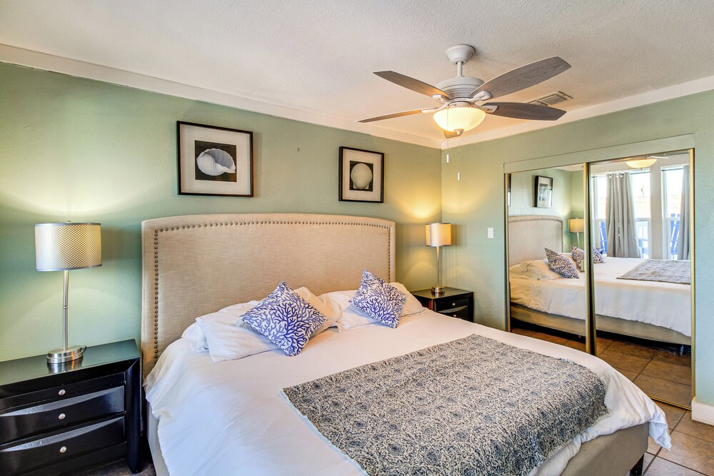 Walk to Beach! Pet-friendly Mustang Island Retreat