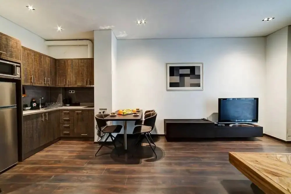 Classy and Stylish Apartment Next to Hilton