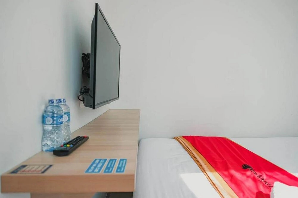 Kost M25 Hostel by Reddoorz