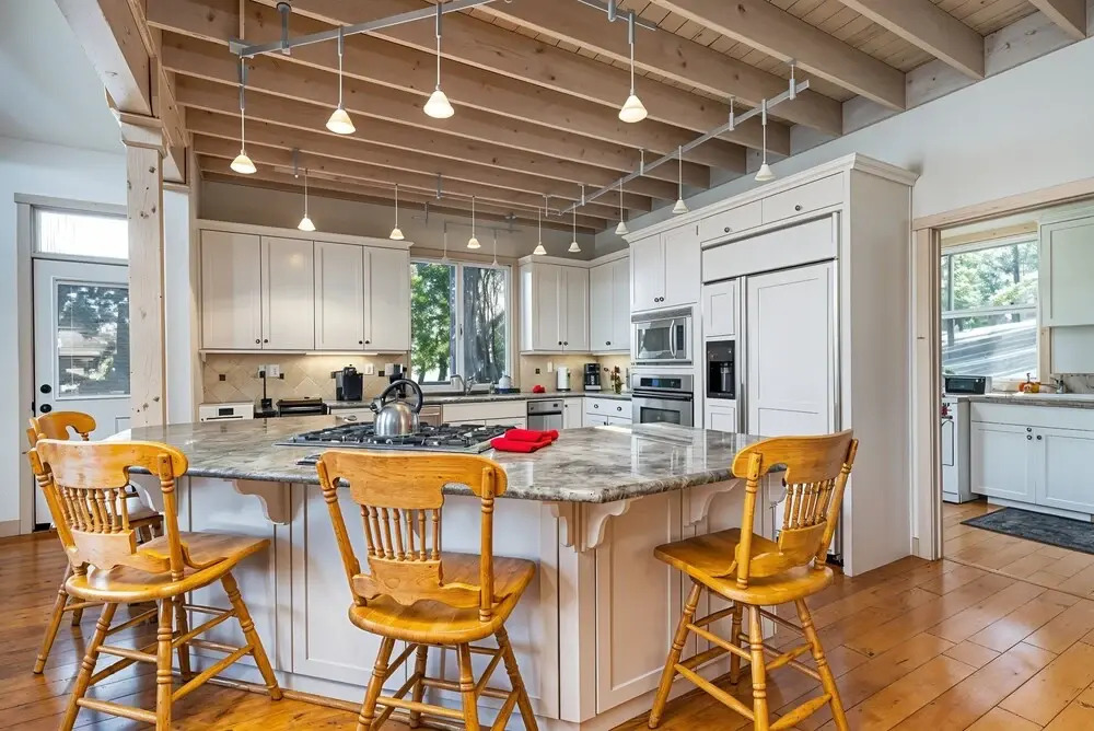 Casa Cassaretto - This Beautiful Lakefront Home is Only 50 yards from Marina Beach by Yosemite Region Resorts