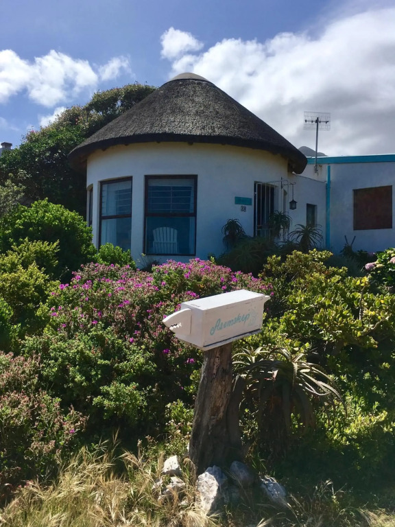 Rondawel with sea view