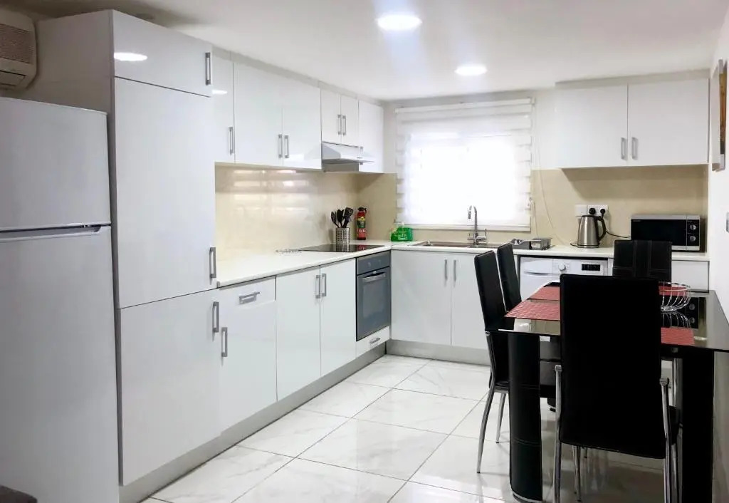 Seafront - 2 bedroom Modern