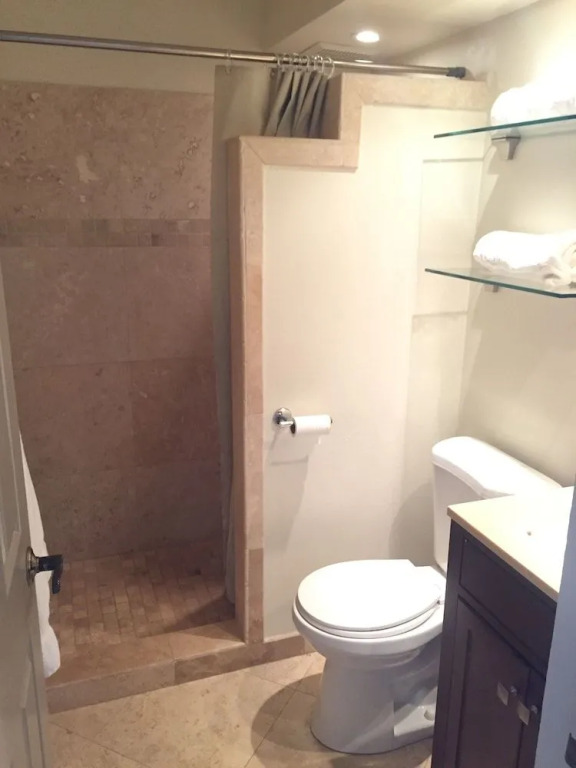 Lower Honoapiilani Condo #208 2 Bedrooms 2 Bathrooms Condo