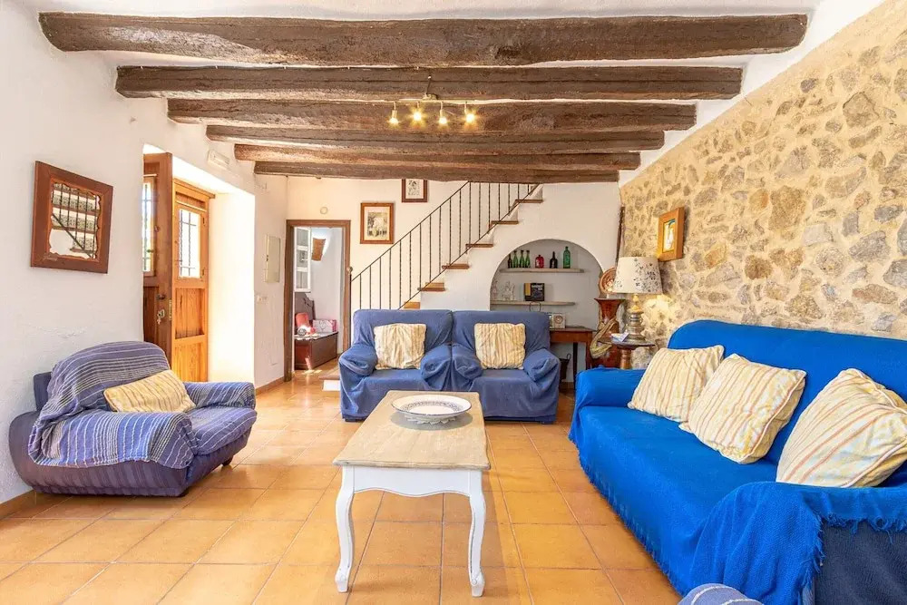 Traditional Charm With Private Pool