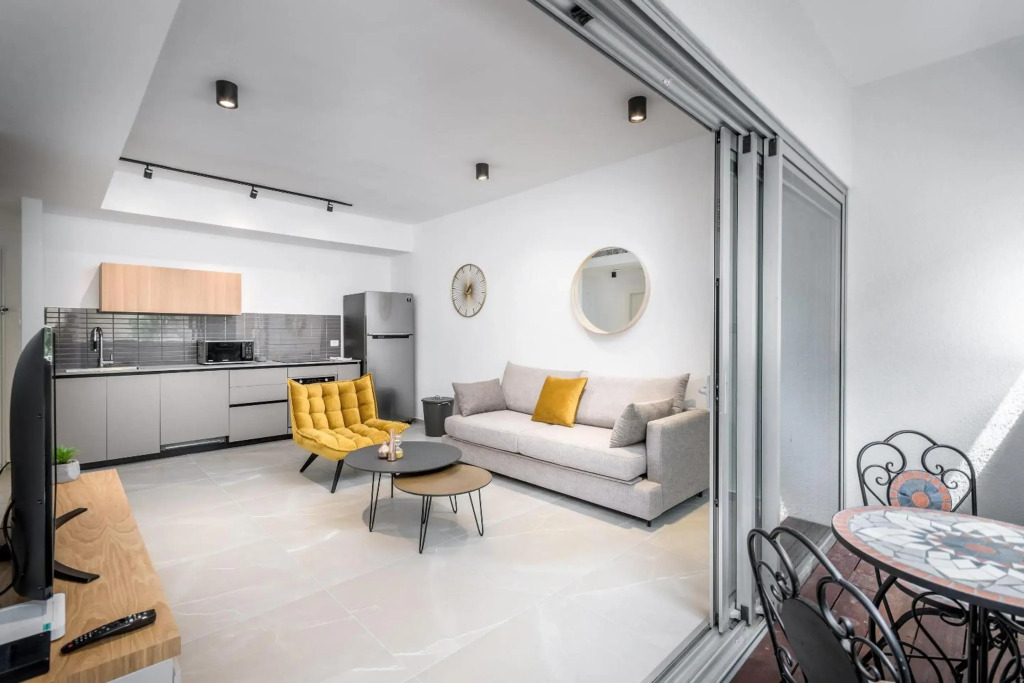 Stunning 1 BDR with balcony on Sheinkin st