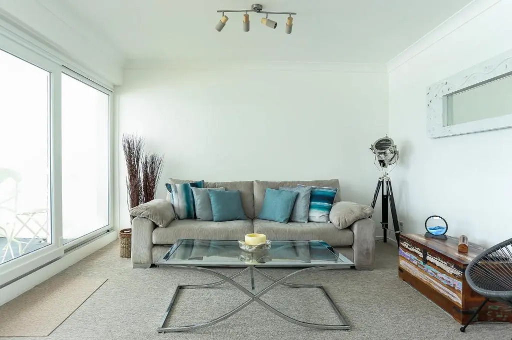 Tides - Beach Front Apartment in Bracklesham Bay