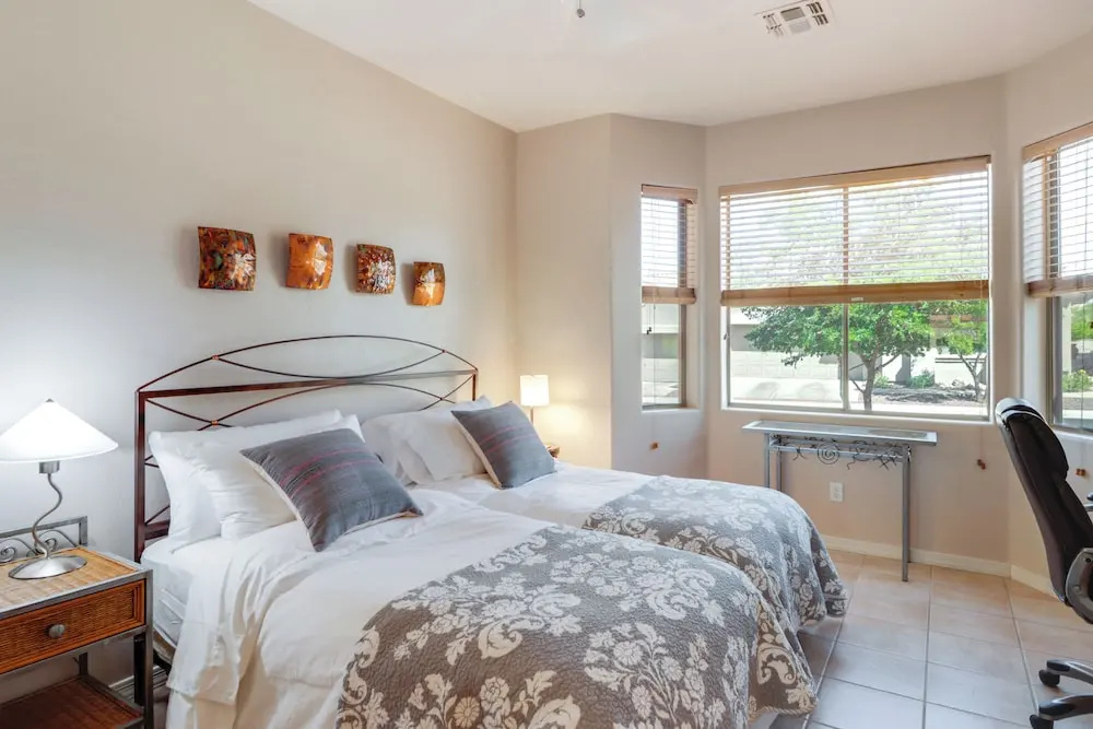 Golf, Hike & Unwind: Oro Valley Townhome w/ Patio