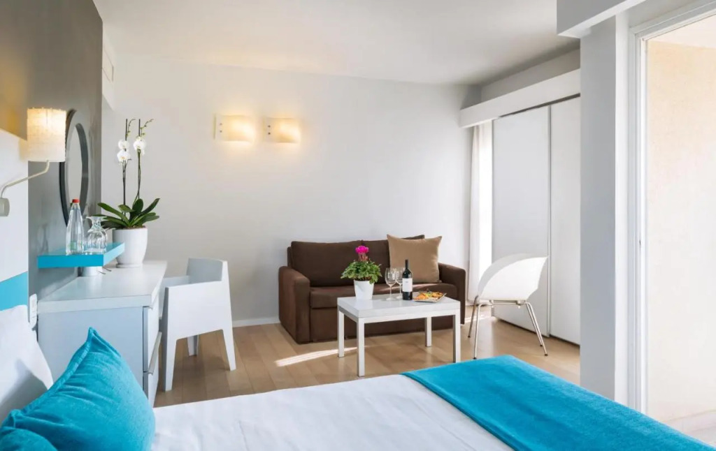 City Hotel