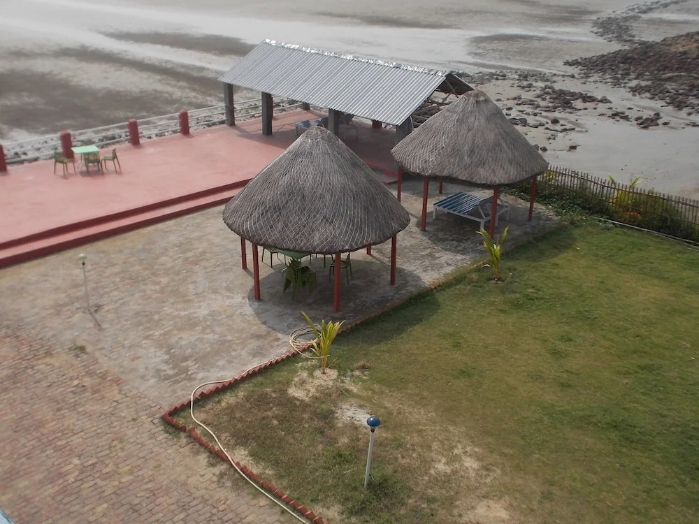 Arya Beach Resort